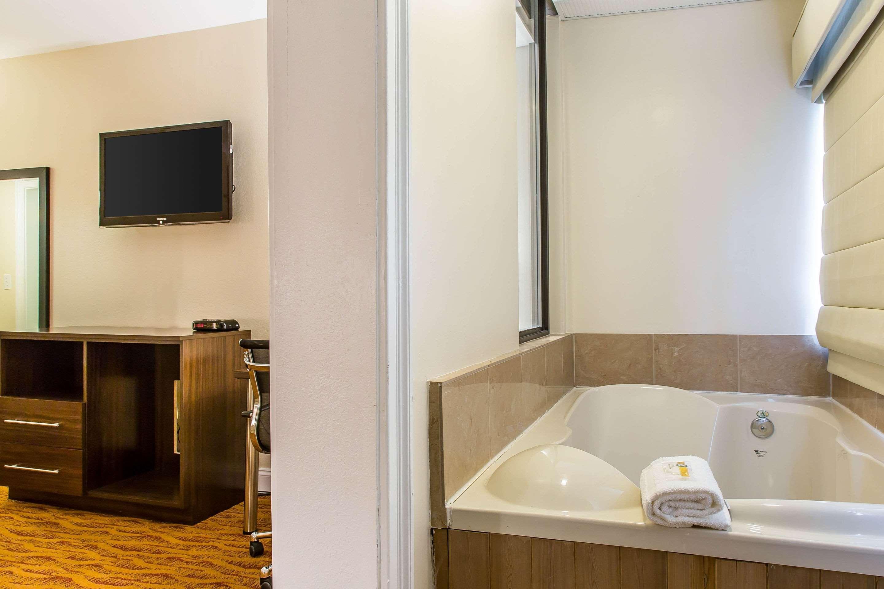 Quality Inn & Suites Middletown - Newport エクステリア 写真