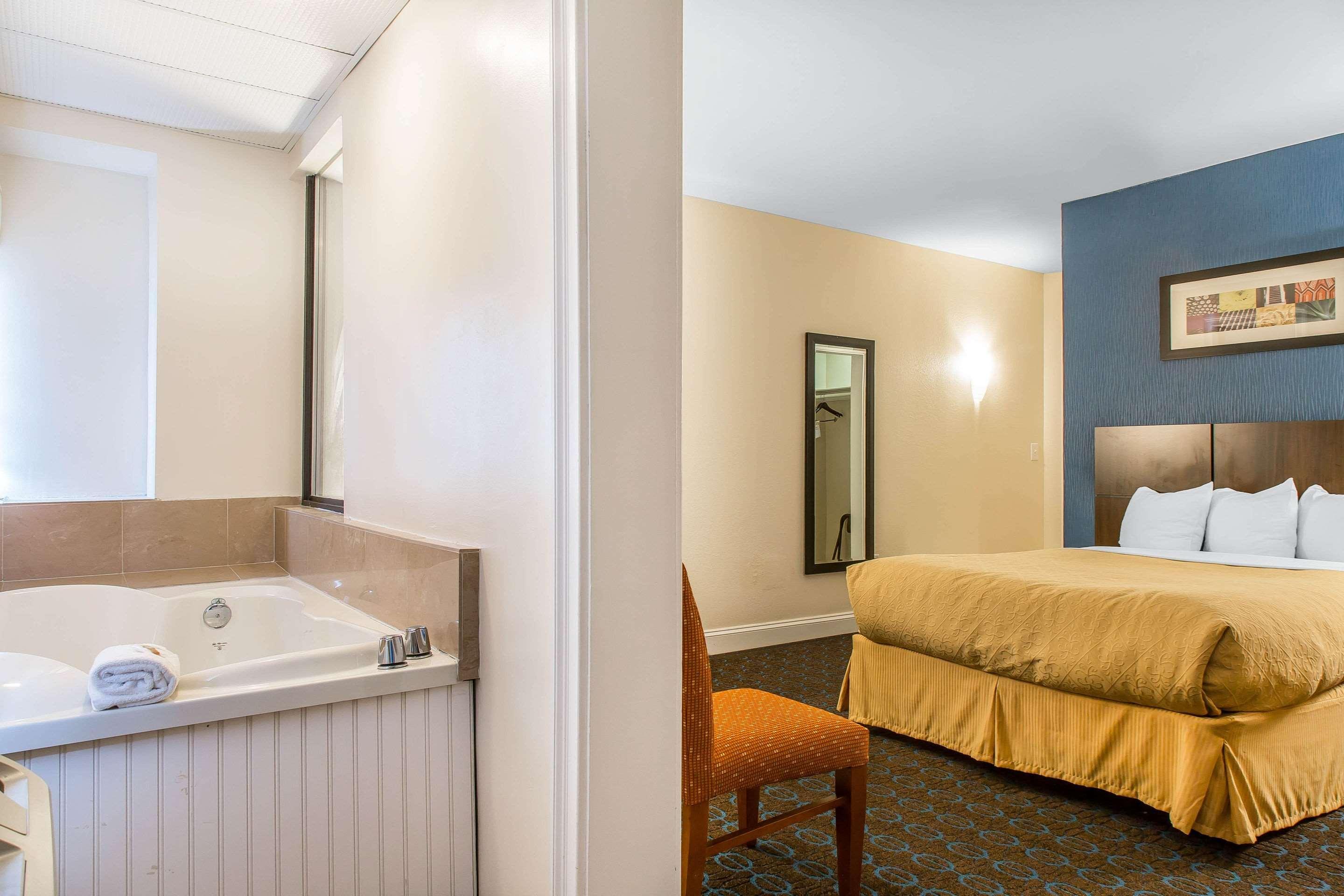 Quality Inn & Suites Middletown - Newport エクステリア 写真